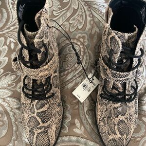 Stylish Snakeskin Lace-Up Ankle Boots